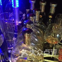 淮海路酒吧團(tuán)購攻略 集結(jié)電話地址價格營業(yè)時間，盡享酒類優(yōu)惠